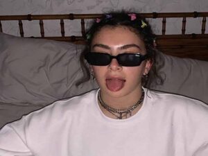 آهنگ انگلیسی Enemy از Charli XCX به همراه متن و ترجمه مجزا