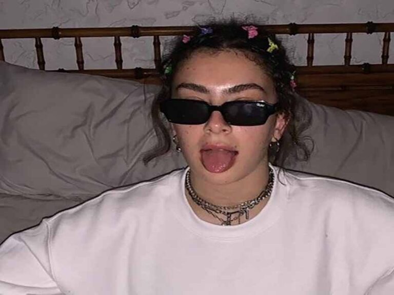 آهنگ انگلیسی Enemy از Charli XCX به همراه متن و ترجمه مجزا