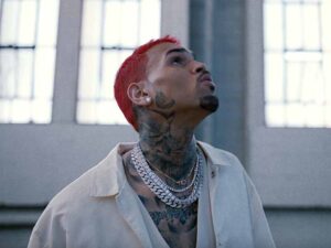 آهنگ انگلیسی Under The Influence از Chris Brown به همراه متن و ترجمه مجزا