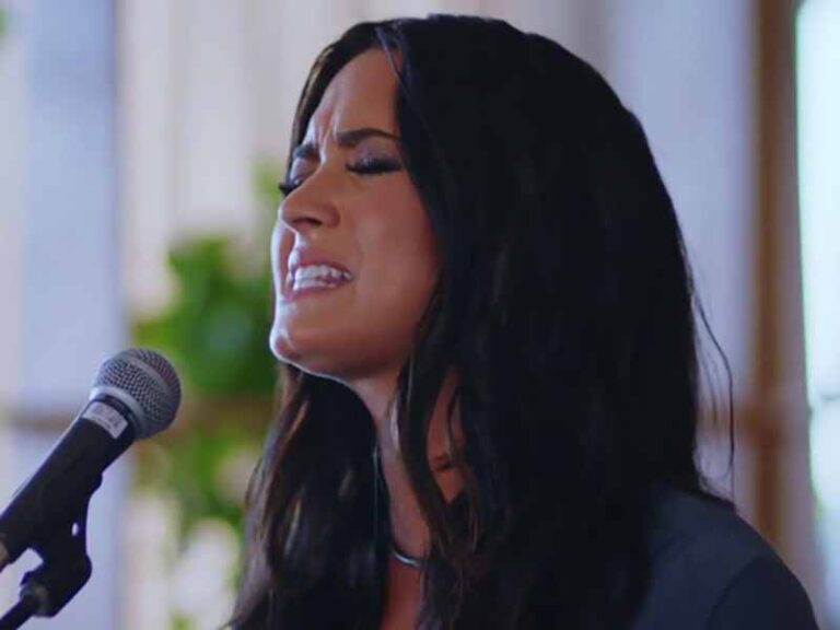 آهنگ انگلیسی Father از Demi Lovato به همراه متن و ترجمه مجزا