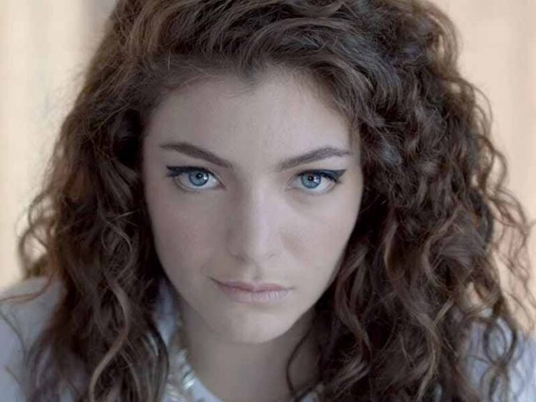 آهنگ انگلیسی Royals از Lorde به همراه متن و ترجمه مجزا
