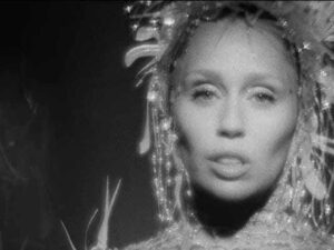 آهنگ انگلیسی More to Lose از Miley Cyrus به همراه متن و ترجمه مجزا