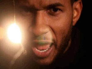 آهنگ انگلیسی More از Usher به همراه متن و ترجمه مجزا