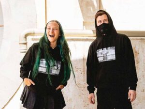 آهنگ انگلیسی Ghost از Alan Walker و AuRa به همراه متن و ترجمه مجزا