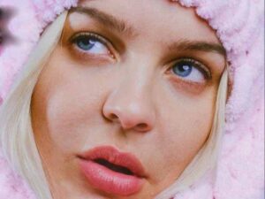 آهنگ انگلیسی ICK از Anne Marie به همراه متن و ترجمه مجزا