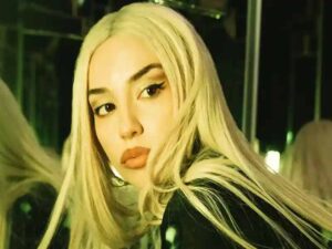 آهنگ انگلیسی Turn Off the Lights از Ava Max به همراه متن و ترجمه مجزا