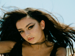 آهنگ انگلیسی Good Ones از Charli XCX به همراه متن و ترجمه مجزا