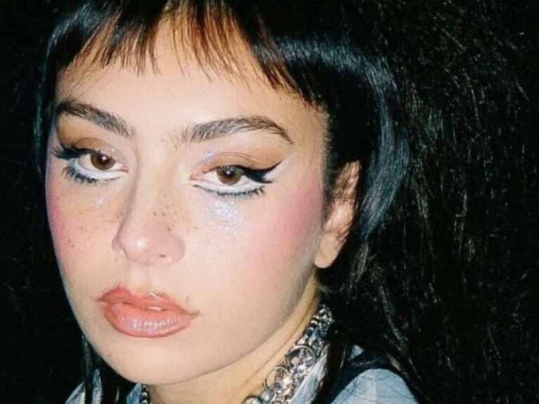 آهنگ انگلیسی Unlock it (Lock It) از Charli XCX به همراه متن و ترجمه مجزا