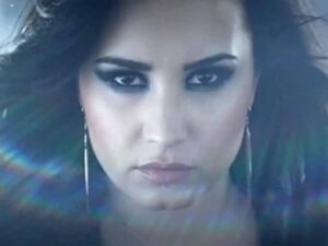 آهنگ انگلیسی Heart Attack از Demi Lovato به همراه متن و ترجمه مجزا