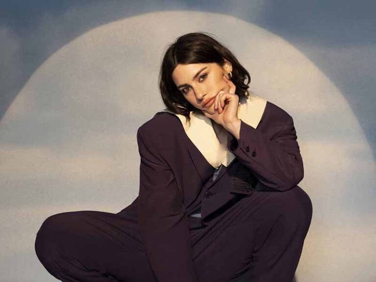 آهنگ انگلیسی Close to You از Gracie Abrams به همراه متن و ترجمه مجزا