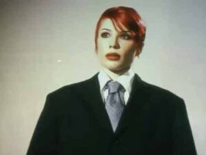 آهنگ انگلیسی Hurt Feelings از Halsey به همراه متن و ترجمه مجزا