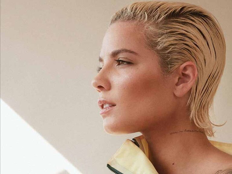 آهنگ انگلیسی I am not a woman, I’m a god از Halsey به همراه متن و ترجمه مجزا