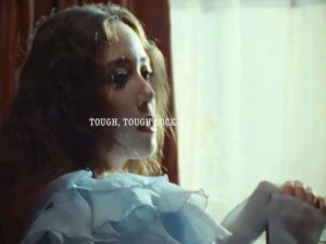 آهنگ انگلیسی Tough Luck از Laufey به همراه متن و ترجمه مجزا