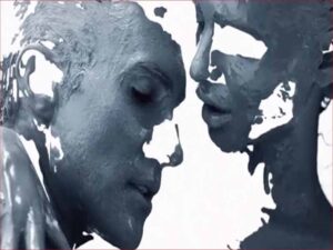 آهنگ انگلیسی Love Somebody از Maroon 5 به همراه متن و ترجمه مجزا