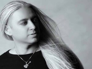 آهنگ “آرزو” مازیار فلاحی با متن و ترجمه انگلیسی مجزا