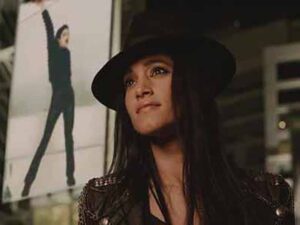 آهنگ انگلیسی Hollywood Tonight از Michael Jackson به همراه متن و ترجمه مجزا