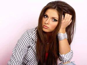 آهنگ روسی Выше (Higher) از NYUSHA با متن و ترجمه مجزا