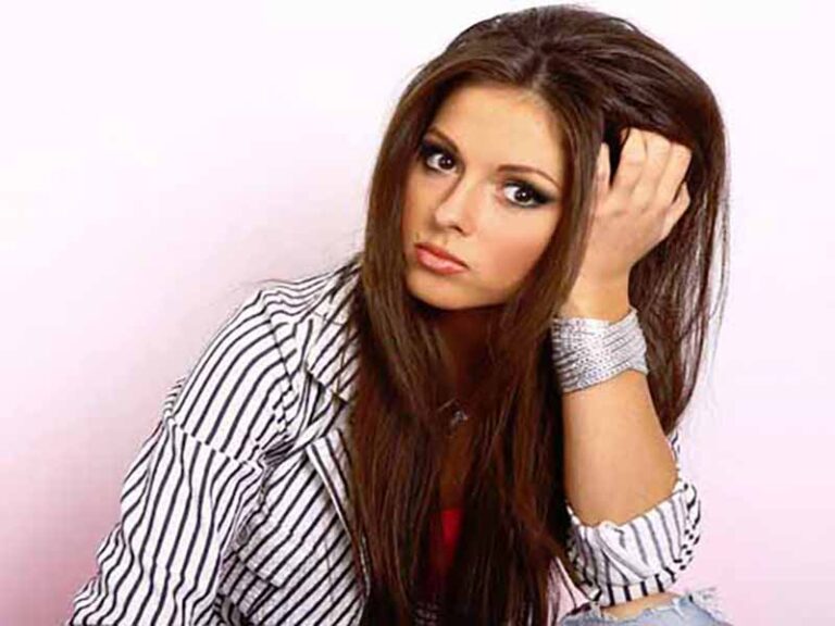 آهنگ روسی Выше (Higher) از NYUSHA با متن و ترجمه مجزا