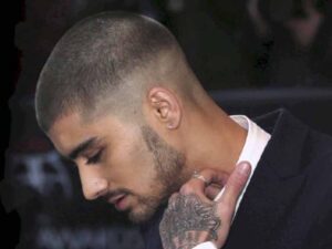 آهنگ انگلیسی Insomnia از Zayn Malik به همراه متن و ترجمه مجزا