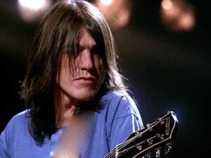 آهنگ انگلیسی Thunderstruck از ACDC به همراه متن و ترجمه مجزا