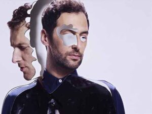 آهنگ انگلیسی Seeds of Gold از AaRON به همراه متن و ترجمه مجزا