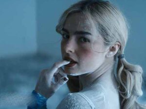 آهنگ انگلیسی In the Rain از Addison Rae به همراه متن و ترجمه مجزا