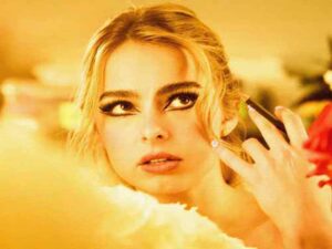 آهنگ انگلیسی Money Is Everything از Addison Rae به همراه متن و ترجمه مجزا