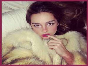 آهنگ انگلیسی New York از Addison Rae به همراه متن و ترجمه مجزا