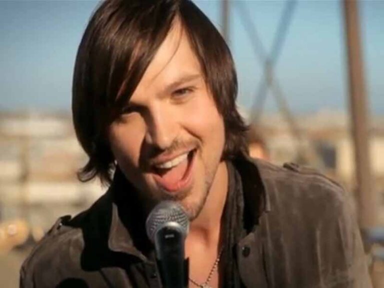 آهنگ انگلیسی Crush از Adelitas Way به همراه متن و ترجمه مجزا