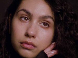 آهنگ انگلیسی Drive از Alessia Cara به همراه متن و ترجمه مجزا