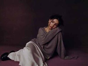 آهنگ انگلیسی Feels Right از Alessia Cara به همراه متن و ترجمه مجزا