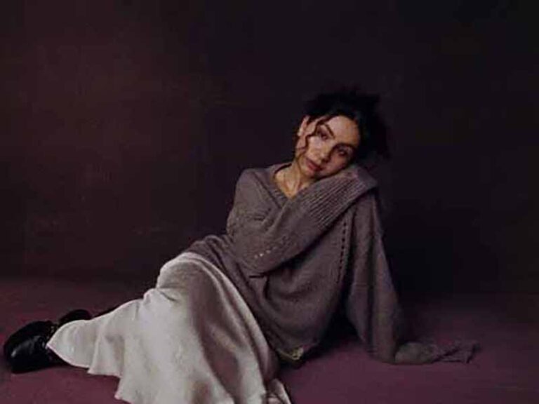 آهنگ انگلیسی Feels Right از Alessia Cara به همراه متن و ترجمه مجزا