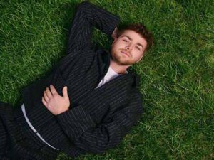 آهنگ انگلیسی Catch My Breath از Alex Warren به همراه متن و ترجمه مجزا