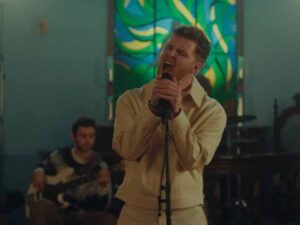 آهنگ انگلیسی Save You a Seat از Alex Warren به همراه متن و ترجمه مجزا