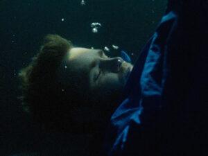 آهنگ انگلیسی Troubled Waters از Alex Warren به همراه متن و ترجمه مجزا