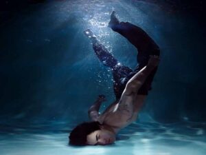 آهنگ انگلیسی Here Again از Alexander Stewart به همراه متن و ترجمه مجزا