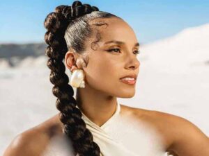 آهنگ انگلیسی Love When You Call My Name (Originals) از Alicia Keys به همراه متن و ترجمه مجزا