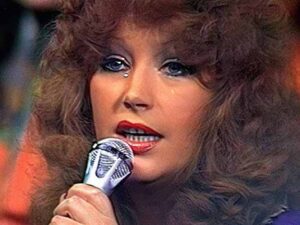 آهنگ روسی Маэстро (Maestro) از Alla Pugacheva با متن و ترجمه مجزا