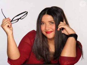 آهنگ فرانسوی A la fenêtre des rêves از Amalya Delepierre به همراه متن و ترجمه مجزا