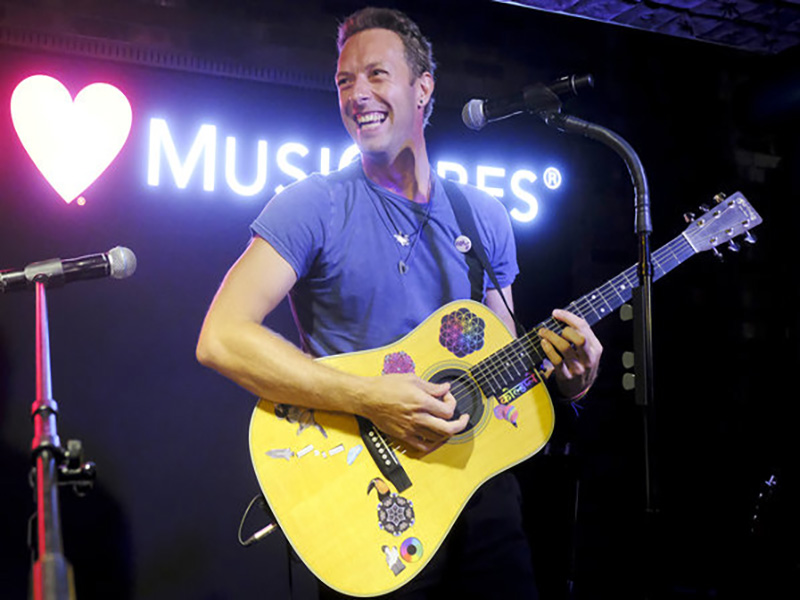 آهنگ انگلیسی Hymn for the Weekend از Coldplay به همراه متن و ترجمه مجزا