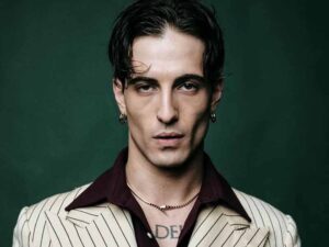 آهنگ انگلیسی Next Summer از Damiano David به همراه متن و ترجمه مجزا