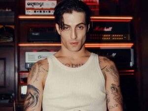 آهنگ انگلیسی Nothing Breaks Like a Heart – Spotify Singles از Damiano David به همراه متن و ترجمه مجزا