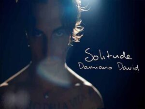 آهنگ انگلیسی Solitude (No One Understands Me) از Damiano David به همراه متن و ترجمه مجزا