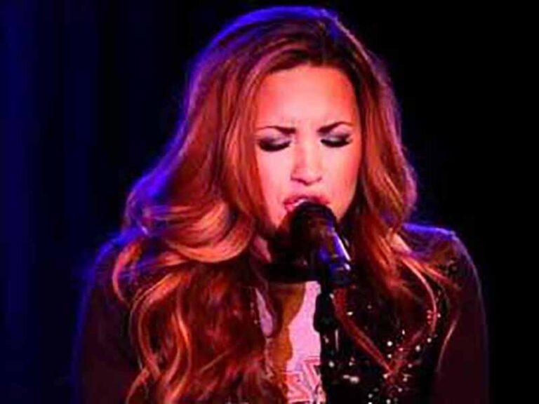 آهنگ انگلیسی My Love Is Like a Star از Demi Lovato به همراه متن و ترجمه مجزا