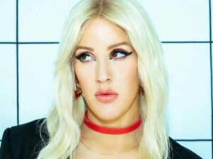 آهنگ انگلیسی Sleeping Alone از Ellie Goulding به همراه متن و ترجمه مجزا