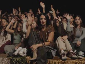 آهنگ آذربایجانی Heç Nə از Hiss به همراه متن و ترجمه مجزا