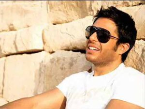 آهنگ عربی “في حضن عينيك” از محمد حماقي به همراه متن و ترجمه مجزا