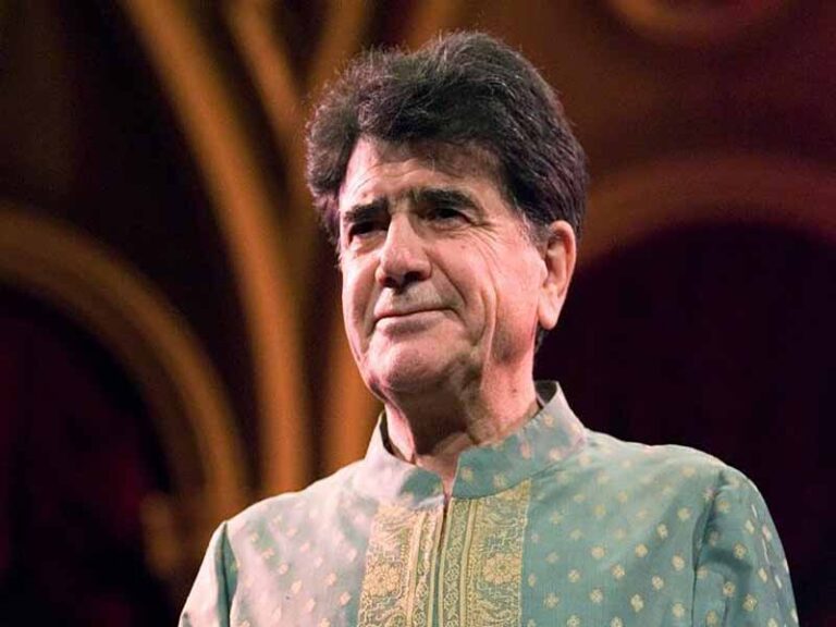 آهنگ “سینه از آتش دل در غم جانانه بسوخت” از محمدرضا شجریان با متن و ترجمه انگلیسی مجزا