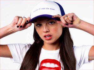 آهنگ انگلیسی All-American Bitch از Olivia Rodrigo به همراه متن و ترجمه مجزا