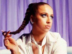 آهنگ انگلیسی i’m so gone از Tate McRae به همراه متن و ترجمه مجزا